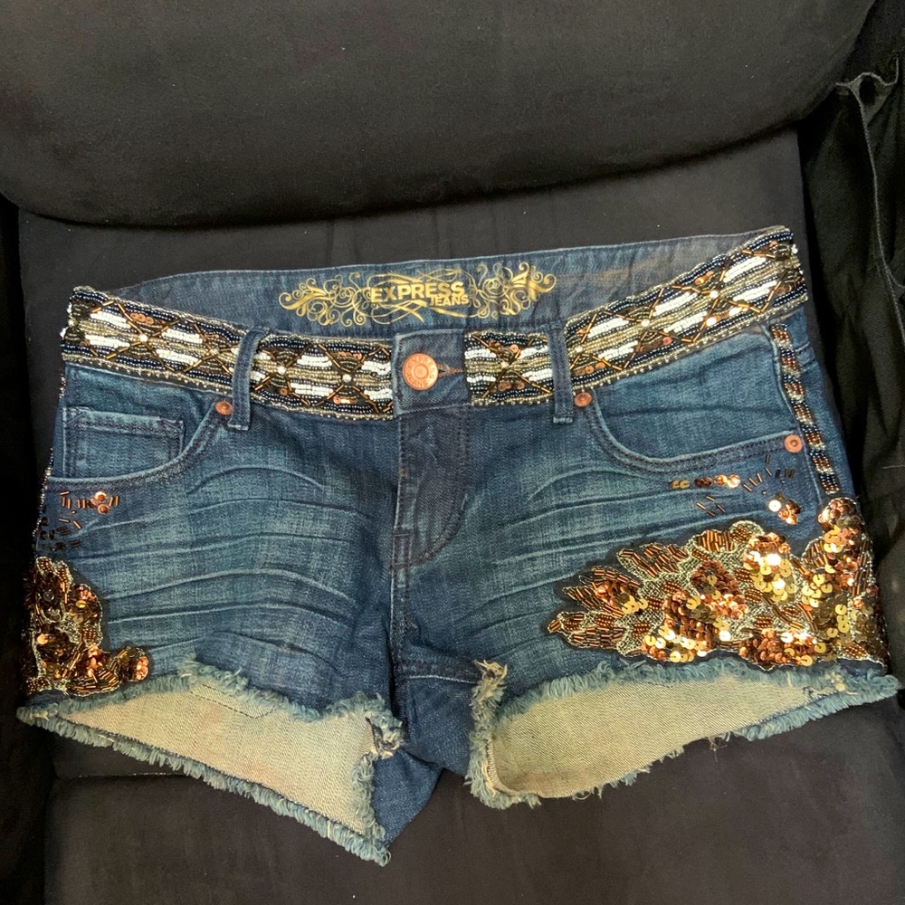 Embellished cut off Express jean shorts. Size 2